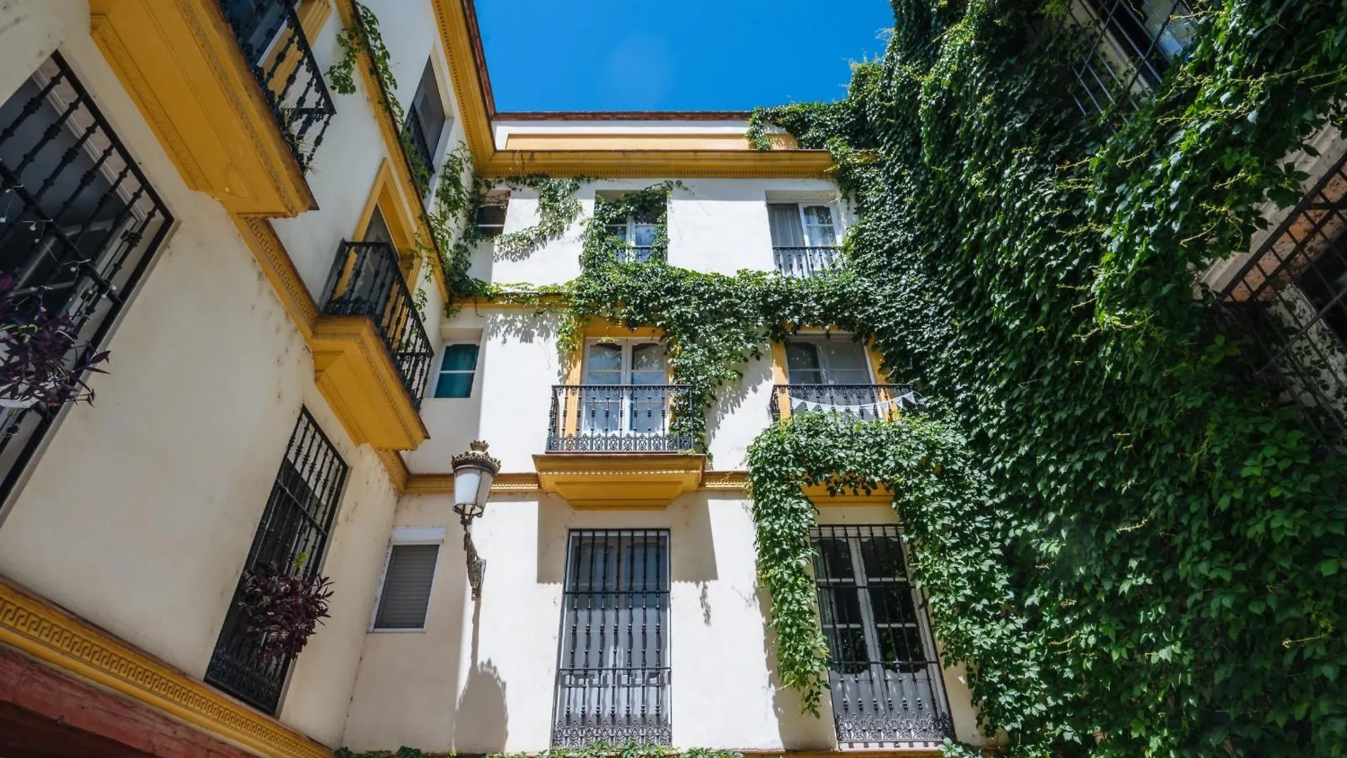 Novalia Home Suite Seville Apartment