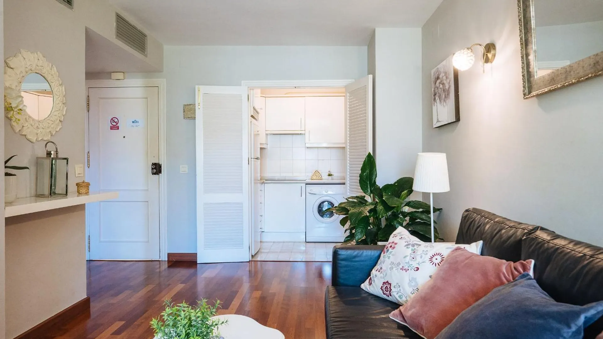Novalia Home Suite Seville Apartment